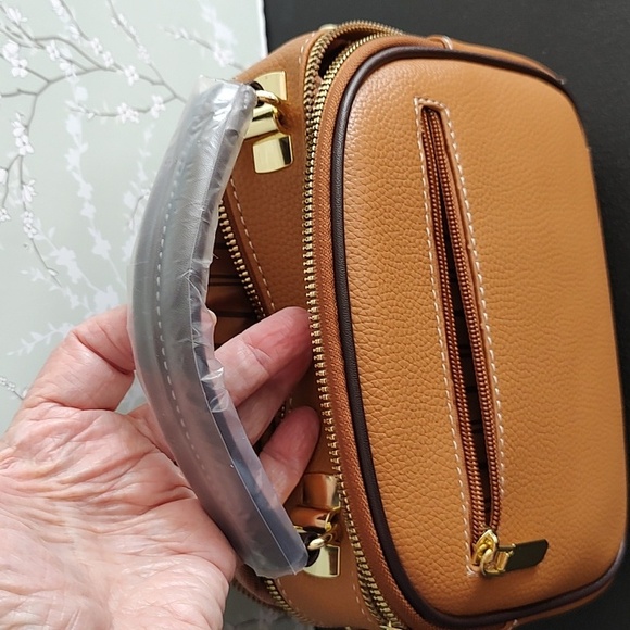 K Crossbody - Picture 7 of 9